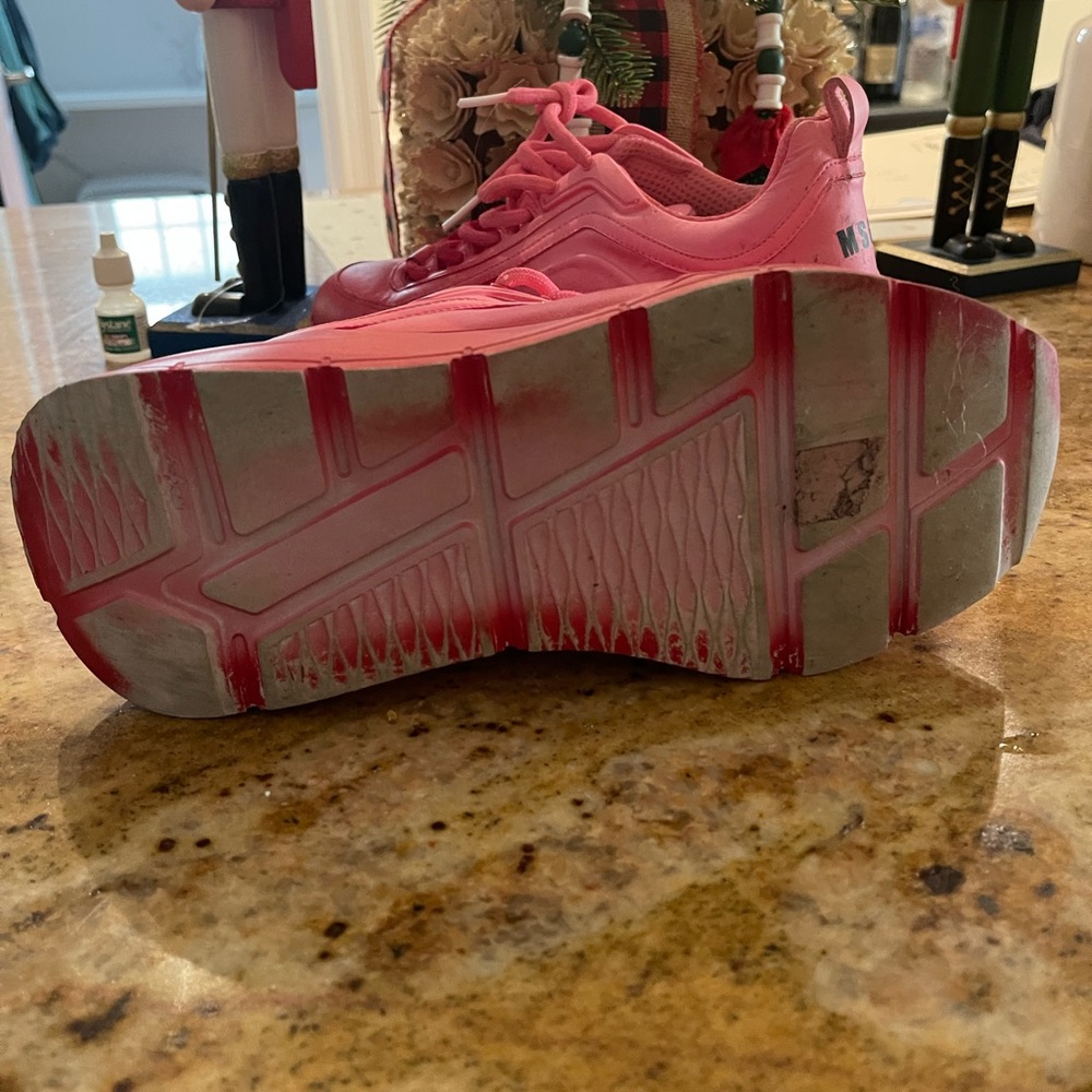 Sneakers - Picture 5 of 5
